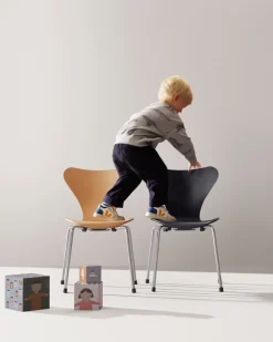 Fritz Hansen 3177 Barnestol, Serie 7 af Arne Jacobsen>Børn Børnestole