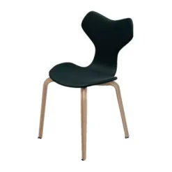 Fritz Hansen 4130 Grand Prix med træben af Arne Jacobsen><noscript><img width=