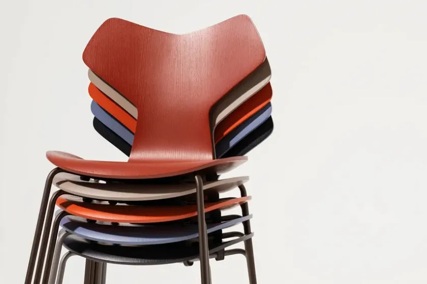 Fritz Hansen 3130 Grand Prix stol i farvet ask af Arne Jacobsen> Spisebordsstole