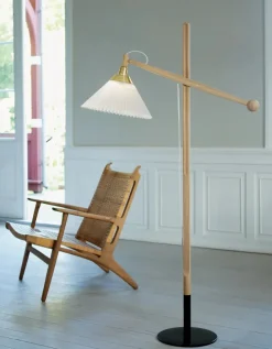 Le Klint 325 Gulvlampe fra> Gulvlamper|Spots