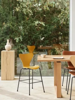 Fritz Hansen 3177 Junior Højstol, farvet ask af Arne Jacobsen>Børn Børnestole