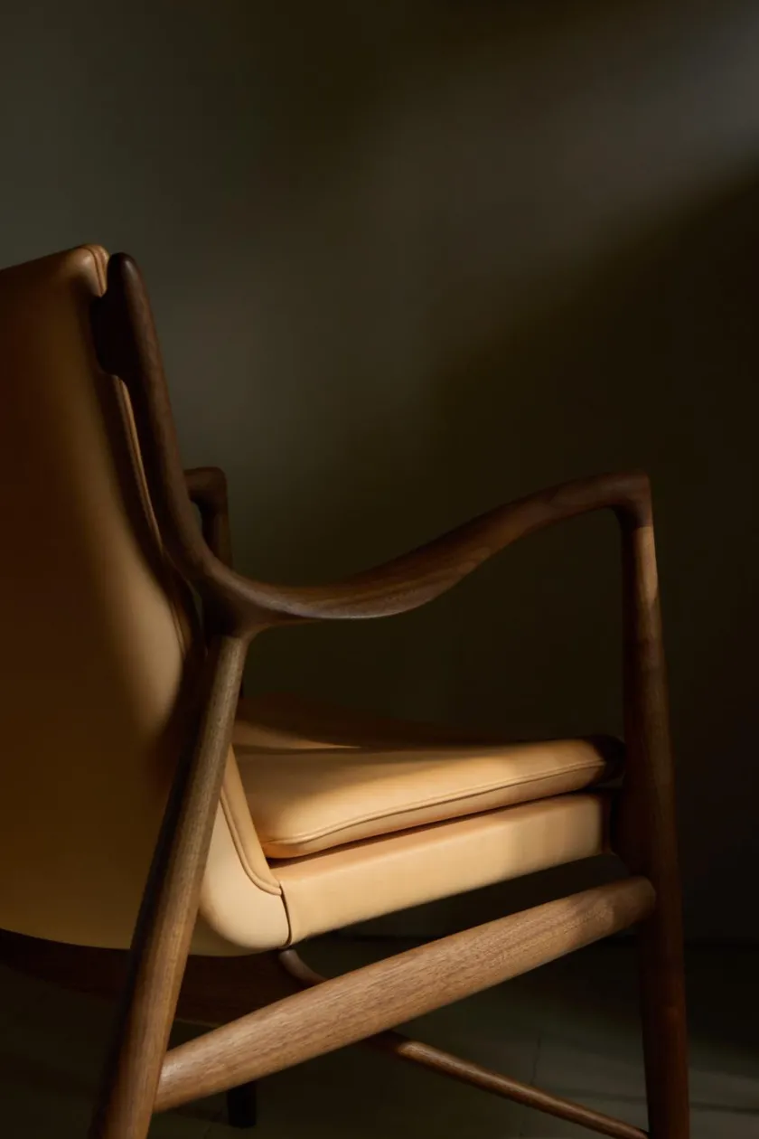 House of Finn Juhl 45 Lænestol, valnød af Finn Juhl> Loungestole|Lænestole