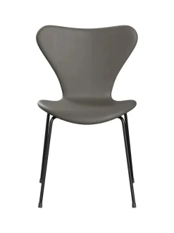 Fritz Hansen 3107 stol, fuldpolstret Essential læder sort/sort stel af Arne Jacobsen><noscript><img width=