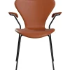 Fritz Hansen 3207 stol m/armlæn, fuldpolstret Essential læder valnød/sort stel af Arne Jacobsen> Spisebordsstole
