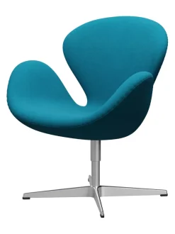 Fritz Hansen 3320 Svanen i stof (prisgruppe 1) af Arne Jacobsen><noscript><img width=