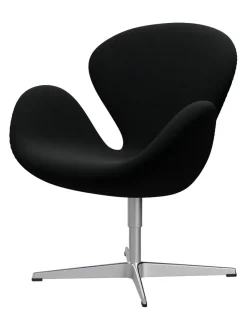 Fritz Hansen 3320 Svanen i stof (prisgruppe 1) af Arne Jacobsen><noscript><img width=