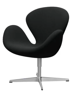 Fritz Hansen 3320 Svanen i stof (prisgruppe 1) af Arne Jacobsen><noscript><img width=