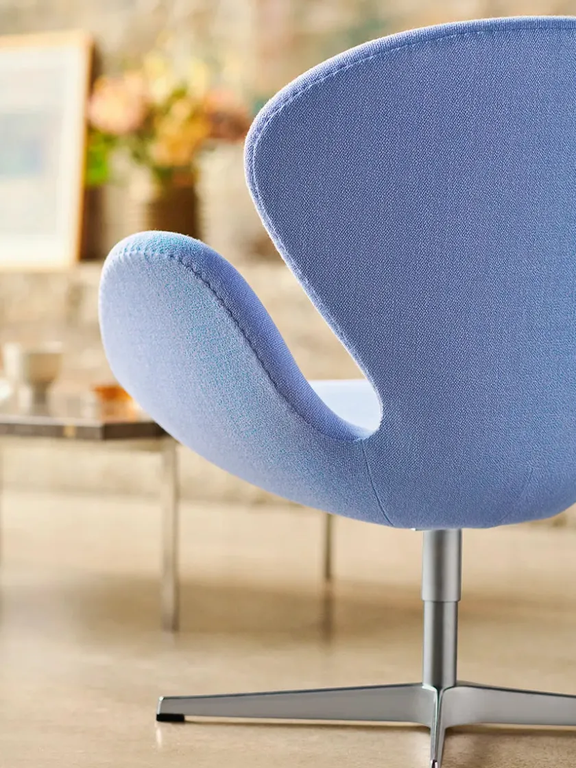Fritz Hansen 3320 Svanen i stof (prisgruppe 1) af Arne Jacobsen> Lænestole