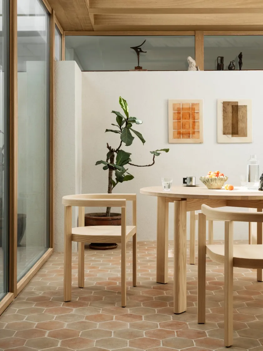 Fritz Hansen After Dining Table Ø120, ash fra> Spiseborde