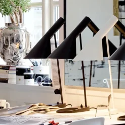 Louis Poulsen AJ bordlampe fra> Skrivebordslamper|Spots