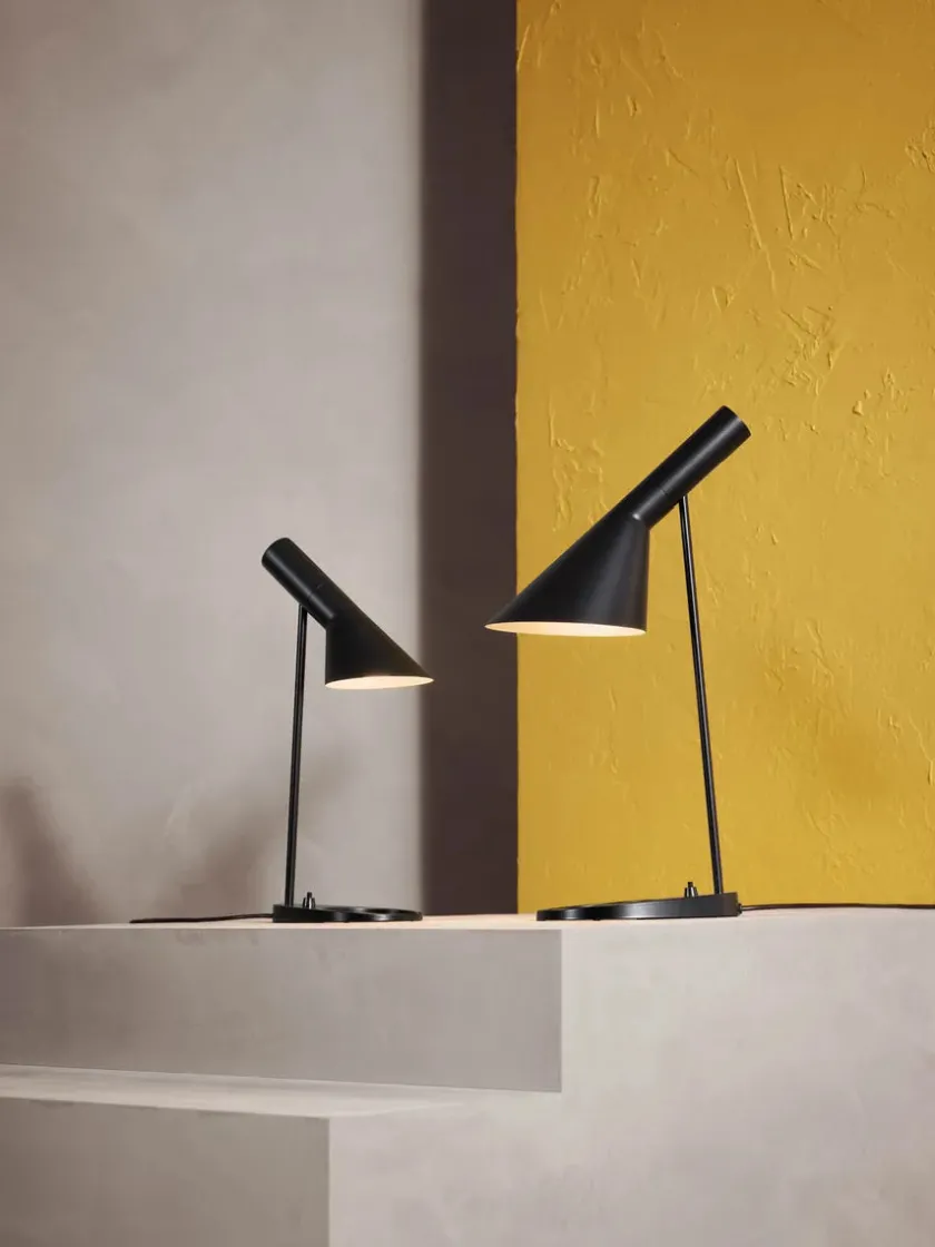 Louis Poulsen AJ Mini Table Lamp, grey/brass af Arne Jacobsen> Spots