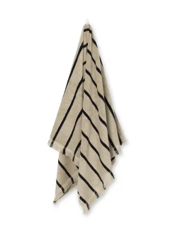 Ferm Living Alee Bath Towel, sand/black fra> Badeværelsestekstiler