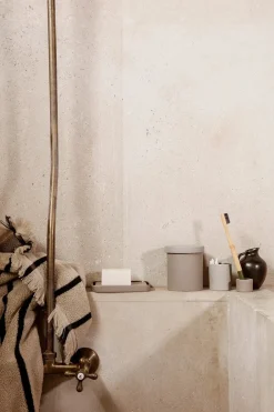Ferm Living Alee Bath Towel, sand/black fra><noscript><img width=