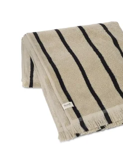 Ferm Living Alee Bath Towel, sand/black fra><noscript><img width=