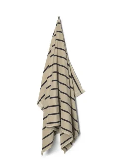 Ferm Living Alee Bath Towel, sand/black fra><noscript><img width=