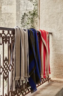 Ferm Living Alee Bath Towel, sand/black fra><noscript><img width=
