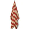 Ferm Living Alee Beach Towel, light camel/red fra> Badeværelsestekstiler