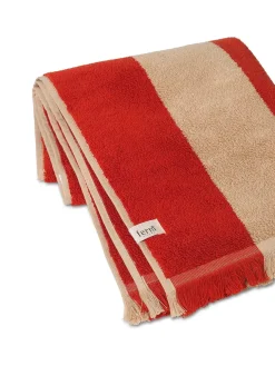 Ferm Living Alee Beach Towel, light camel/red fra><noscript><img width=