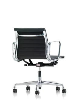 Vitra Aluminium Chair EA 117 Kontorstol, sort læder fra><noscript><img width=