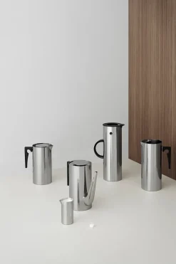 Stelton Arne Jacobsen Serveringskande, 2 l fra><noscript><img width=