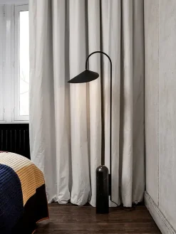 Ferm Living Arum Gulvlampe fra> Gulvlamper|Spots