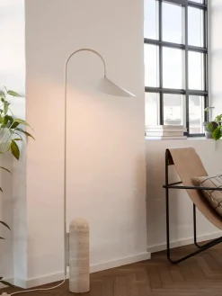 Ferm Living Arum Gulvlampe fra><noscript><img width=