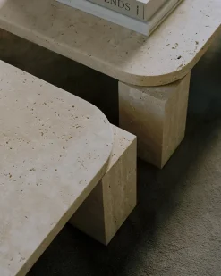 New Works Atlas Sofabord 600x600, Unfilled Travertine fra> Sofaborde