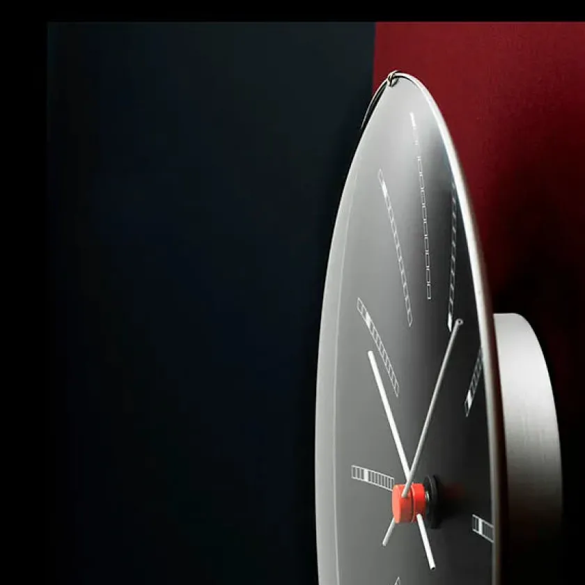 Arne Jacobsen Clocks Bankers club vægur af Arne Jacobsen i sort (Ø: 29)> Gaver Til Ham|Vægure