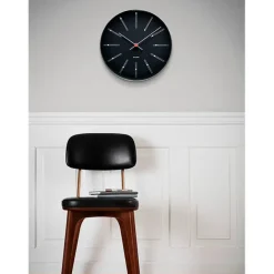 Arne Jacobsen Clocks Bankers club vægur af Arne Jacobsen i sort (Ø: 21)><noscript><img width=