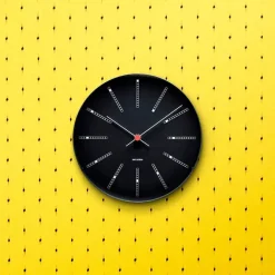 Arne Jacobsen Clocks Bankers club vægur af Arne Jacobsen i sort (Ø: 21)><noscript><img width=
