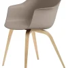 GUBI Bat Spisestol, wood base fra> Spisebordsstole