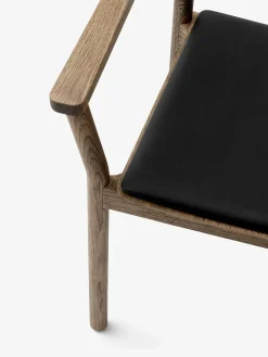 &Tradition Betty TK11 Spisebordsstol, røget eg/sort læder fra><noscript><img width=