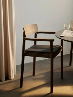 &Tradition Betty TK11 Spisebordsstol, sortlakeret eg/sort læder fra><noscript><img width=