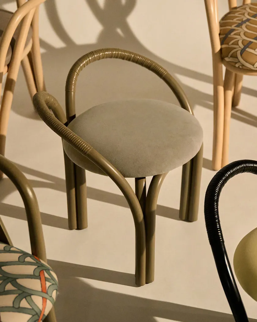 GUBI Bistra Stool fra> Skamler
