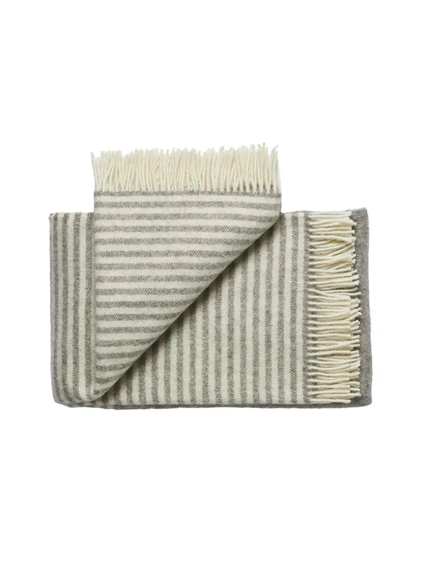 Silkeborg Uldspinderi Bogø Plaid, light green fra> Puder Og Plaider