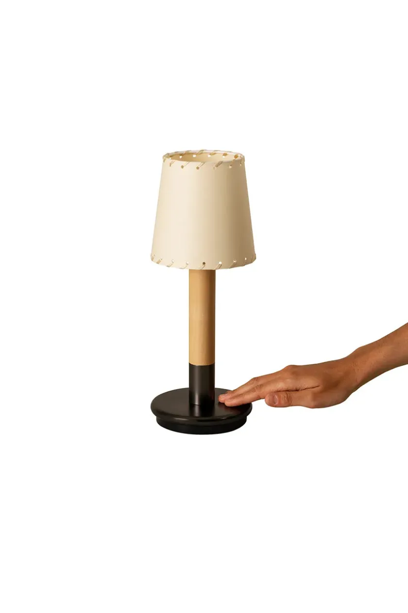 Santa & Cole Básica Mínima Bordlampe fra Santa and Cole> Spots