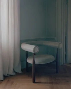 New Works Bukowski Loungestol, valnød fra> Loungestole|Lænestole