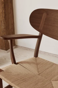 Carl Hansen & Søn CH22 Loungestol af Hans J. Wegner><noscript><img width=