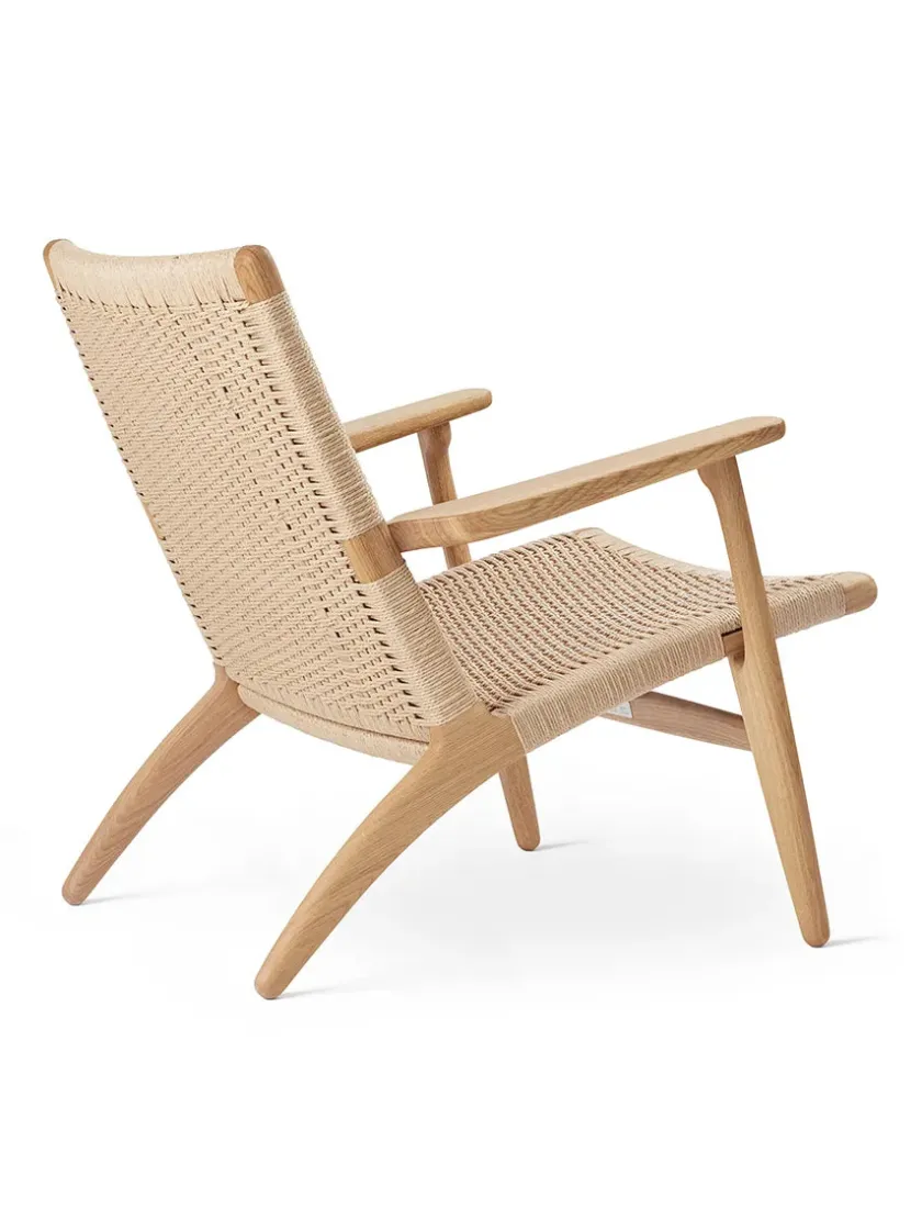Carl Hansen & Søn CH25 Loungestol, eg hvidolie af Hans J. Wegner> Loungestole|Lænestole