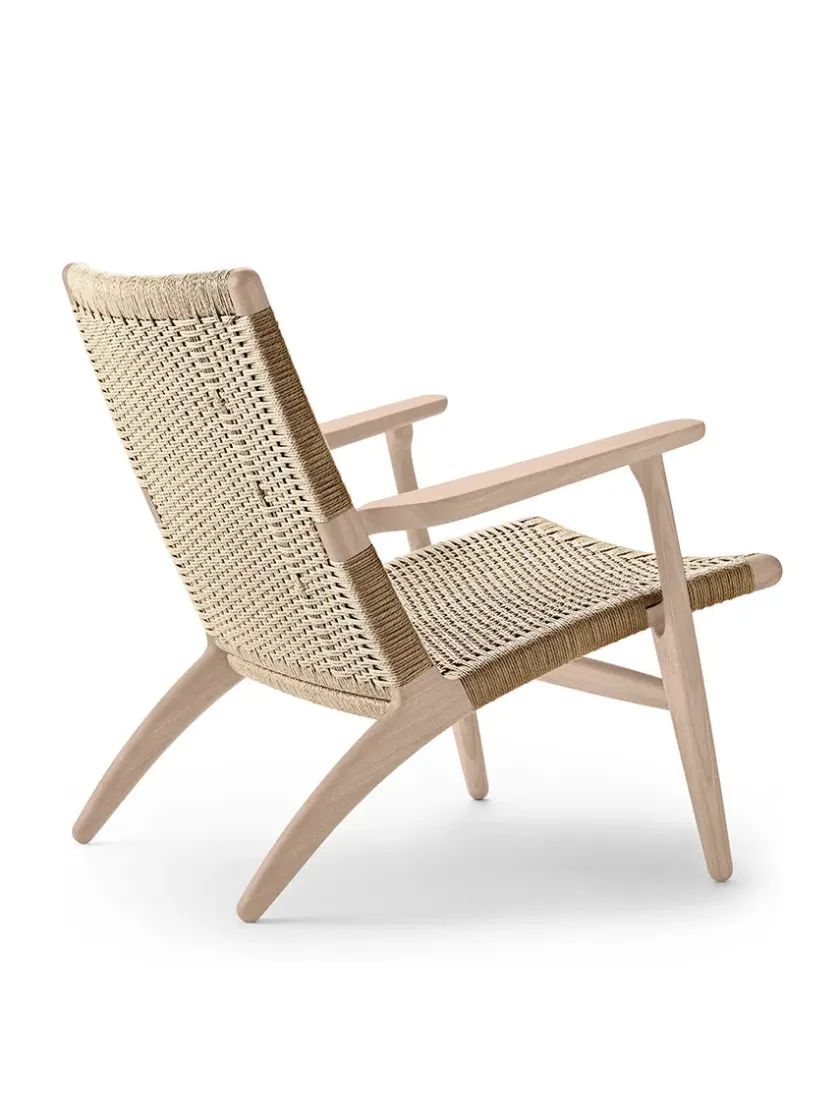 Carl Hansen & Søn CH25 Loungestol, eg sortmalet med naturflet af Hans J. Wegner> Loungestole|Lænestole