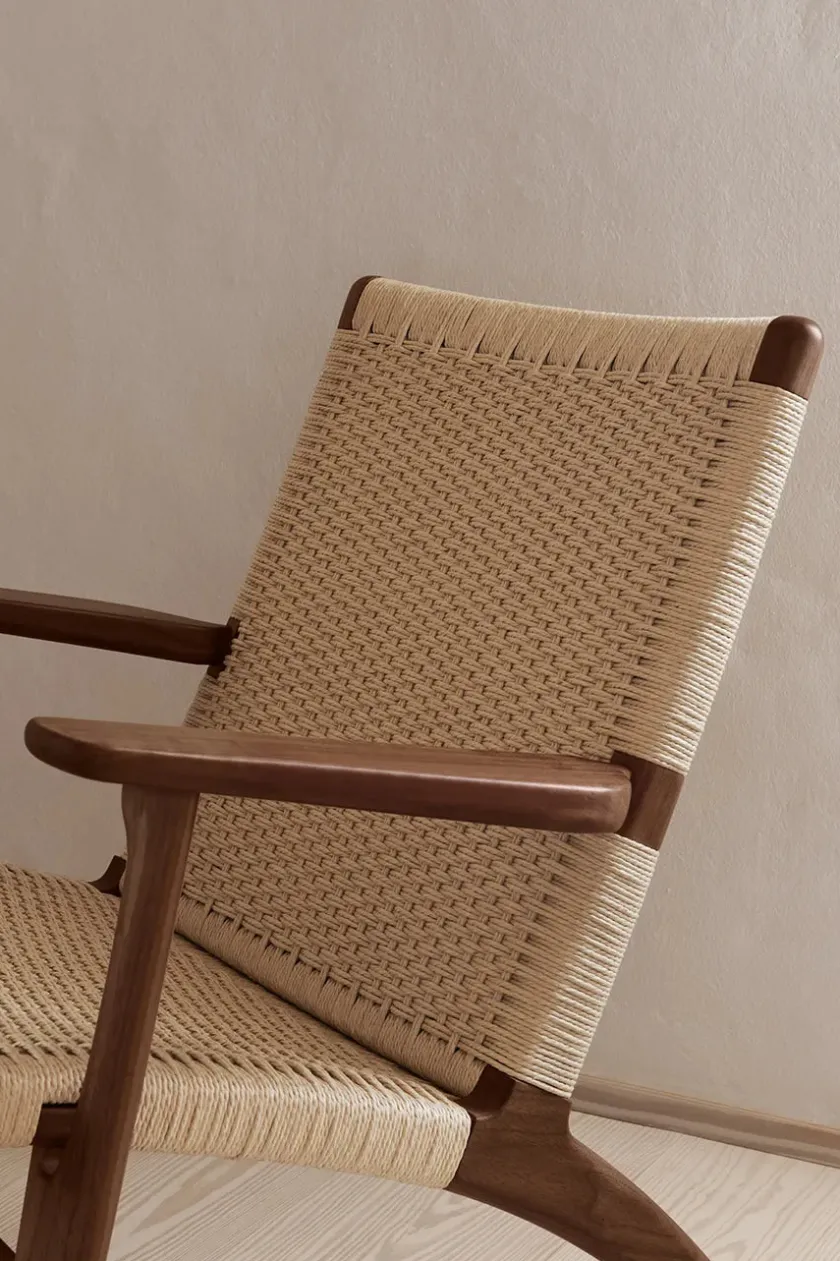 Carl Hansen & Søn CH25 Loungestol, eg sortmalet med naturflet af Hans J. Wegner> Loungestole|Lænestole