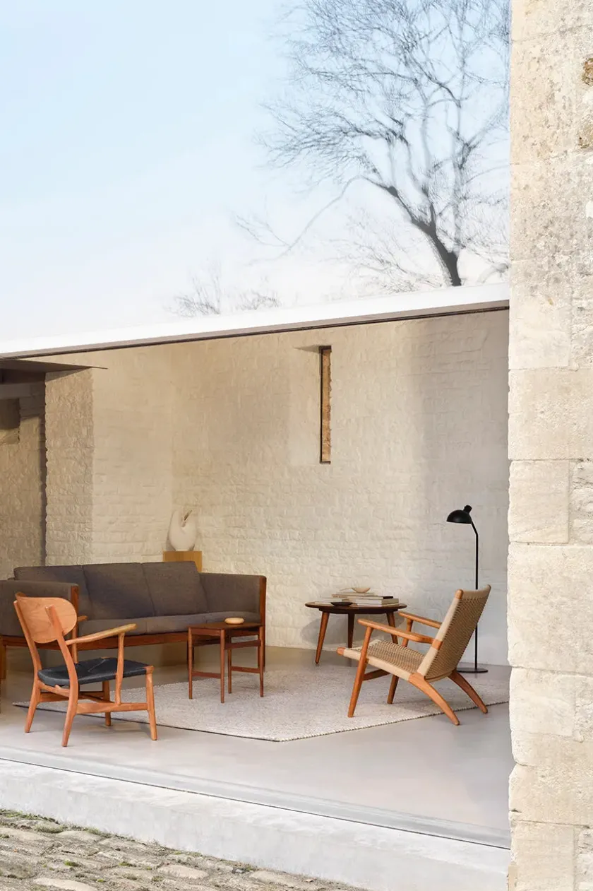 Carl Hansen & Søn CH25 Loungestol, eg sortmalet med naturflet af Hans J. Wegner> Loungestole|Lænestole