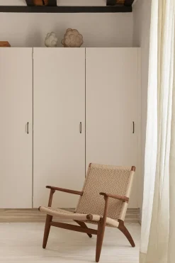 Carl Hansen & Søn CH25 Loungestol, eg sortmalet med sort flet af Hans J. Wegner><noscript><img width=