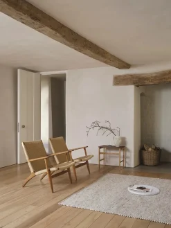 Carl Hansen & Søn CH25 Loungestol, eg sortmalet med sort flet af Hans J. Wegner><noscript><img width=