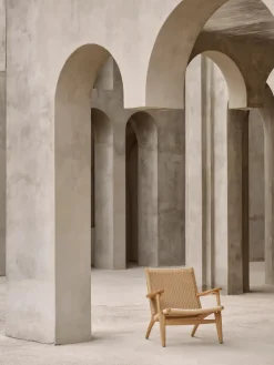 Carl Hansen & Søn CH25 Loungestol, eg sortmalet med sort flet af Hans J. Wegner><noscript><img width=