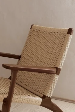 Carl Hansen & Søn CH25 Loungestol, valnød olie af Hans J. Wegner><noscript><img width=