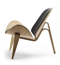 Carl Hansen & Søn CH07 Skalstolen af Hans J. Wegner><noscript><img width=