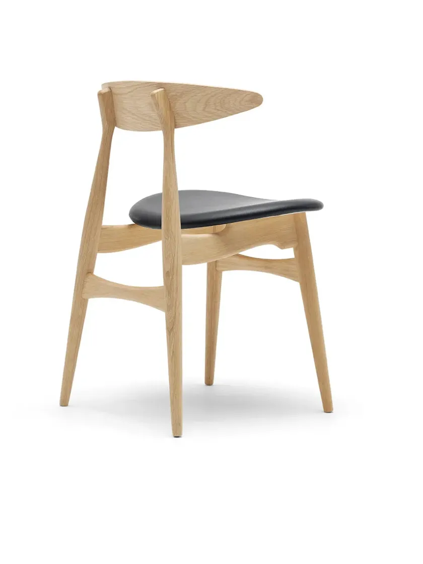 Carl Hansen & Søn CH33 Stol, sæbebehandlet eg/sort læder af Hans J. Wegner> Spisebordsstole