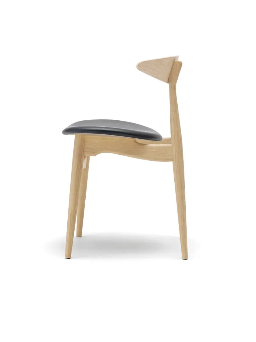 Carl Hansen & Søn CH33 Stol, sæbebehandlet eg/sort læder af Hans J. Wegner> Spisebordsstole