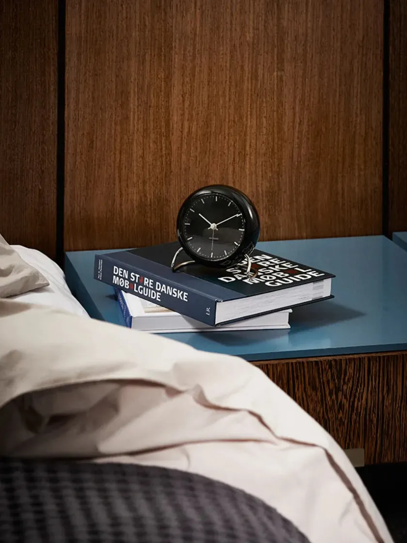 Arne Jacobsen Clocks City Hall Bordur, sandy beige af Arne Jacobsen> Gaver Til Ham